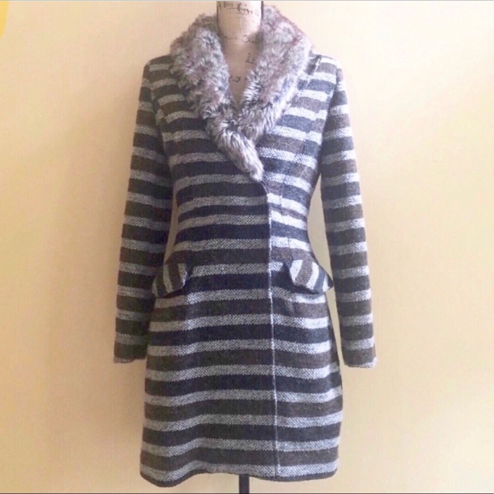 [Buttons] Wool Blend Coat w Faux Fur M